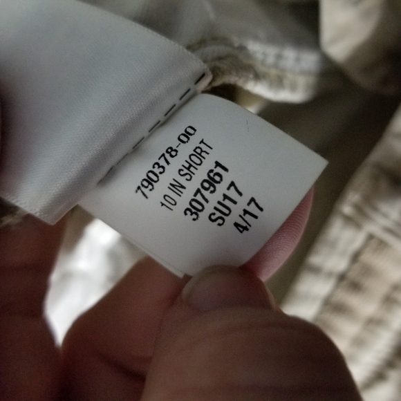 GAP | khaki 10 inch shorts - Picture 6 of 6